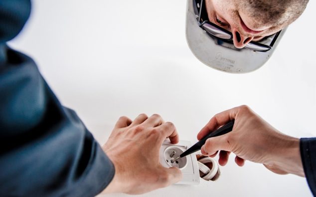 Choosing The Right Electrical Contractor